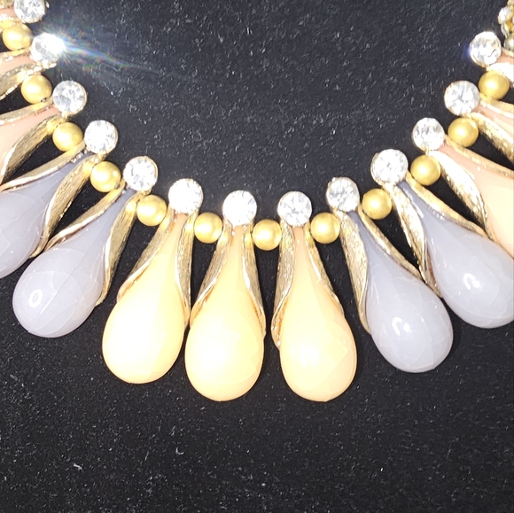 Vintage light peach Dangle Bib Statement necklace 21" long - Picture 3 of 4